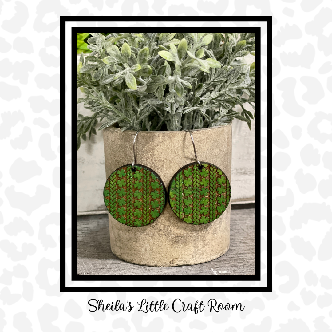 SHAMROCK CIRCLE WITH ENGRAVED ROPE AND CLOVER - DROPS