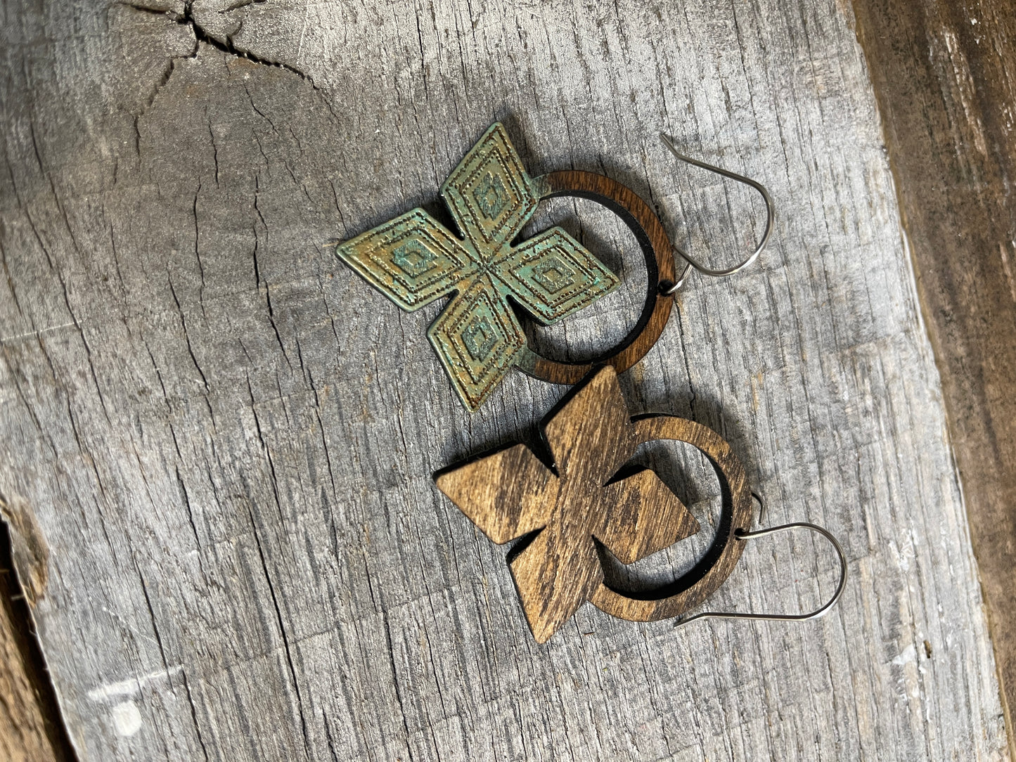 WESTERN TURQUOISE AND STAIN - 4 TRIANGLE