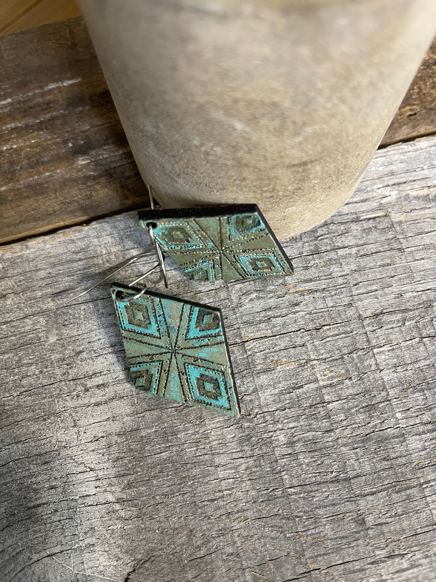 WESTERN TURQUOISE AND STAIN - DIAMOND