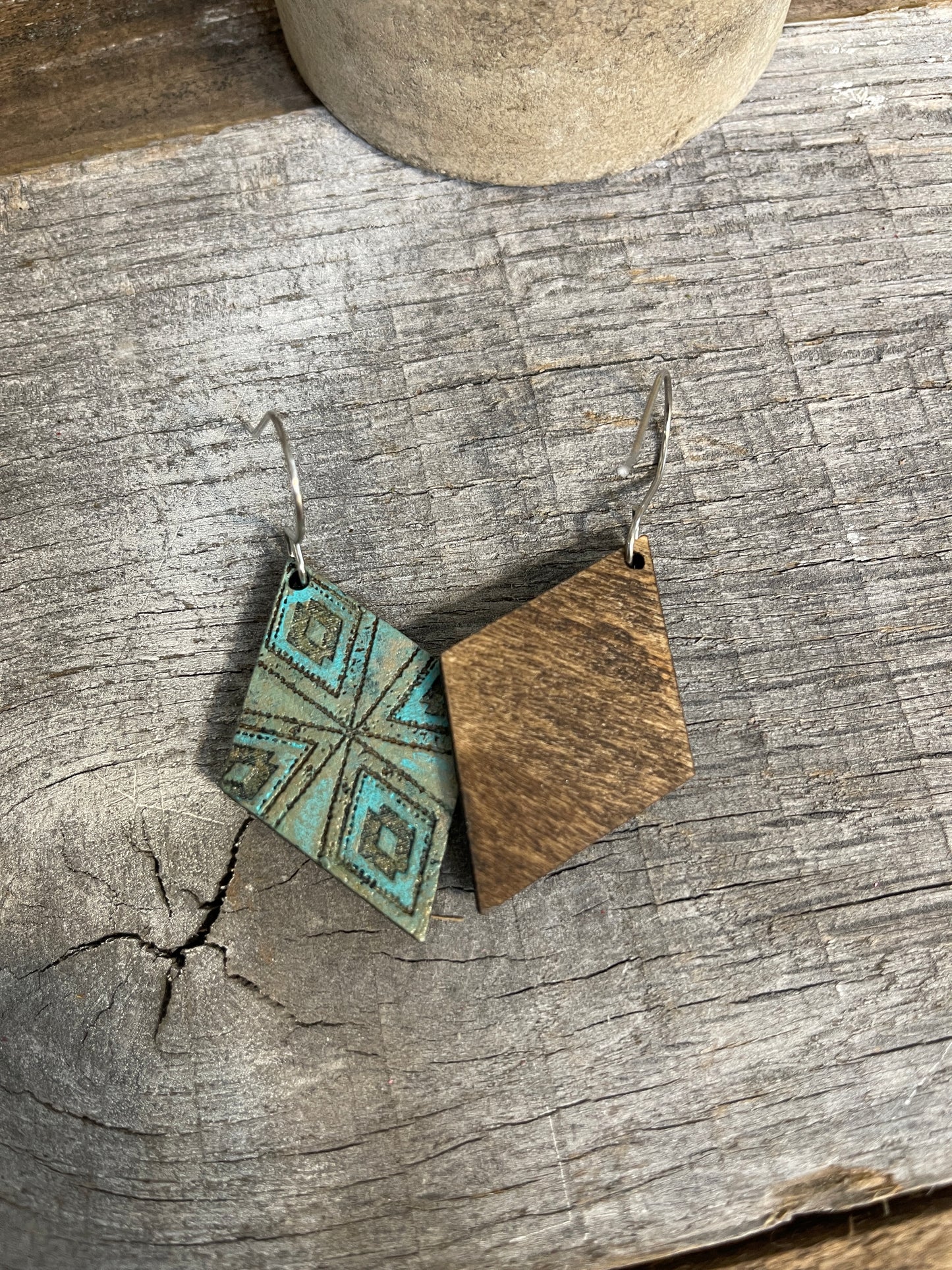 WESTERN TURQUOISE AND STAIN - DIAMOND